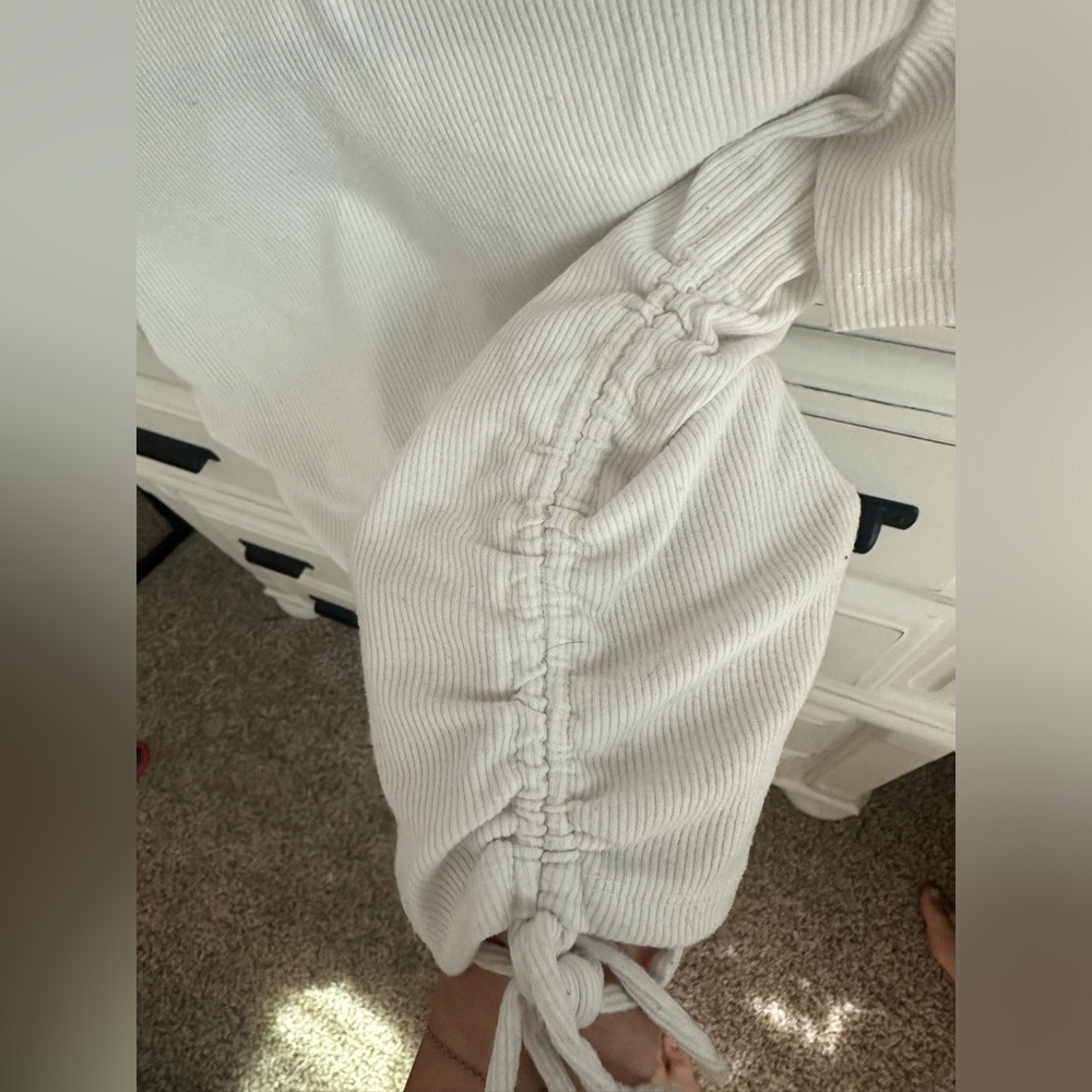 white top - Picture 3 of 4
